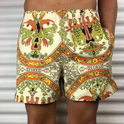short-upcycle-non-binaire-imprime-ethnique